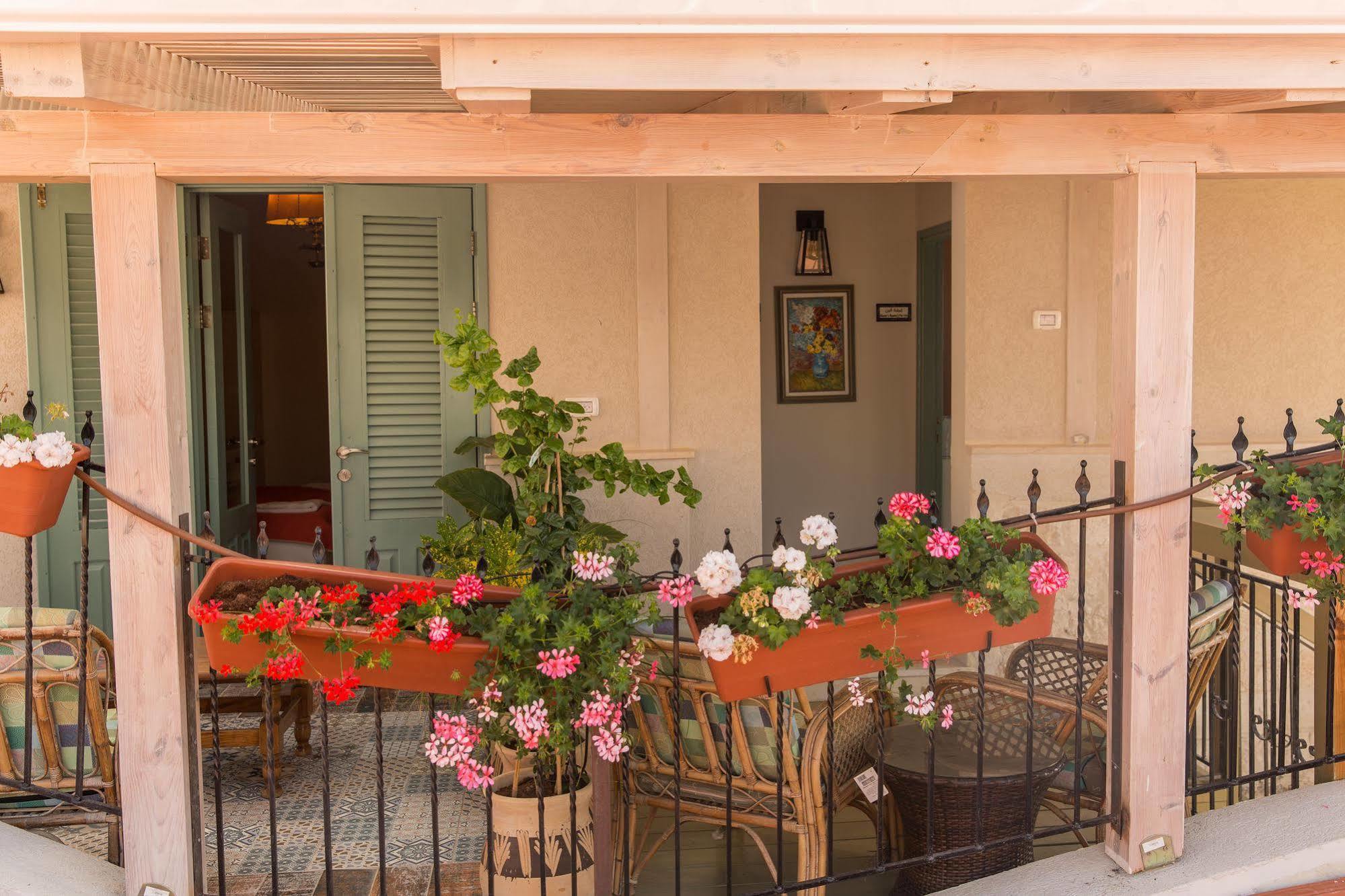 Michel House Otel Nasıra Dış mekan fotoğraf